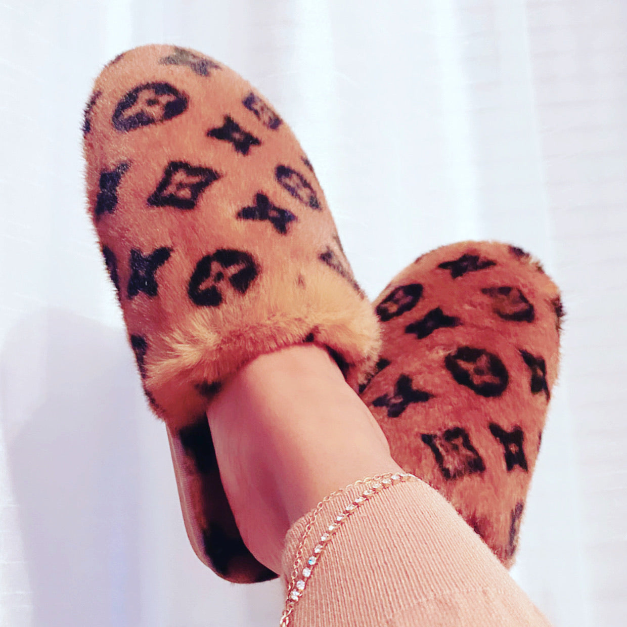 Kulture Fluffy slippers