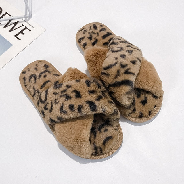 Quarantine & Chill furry slippers "nude"