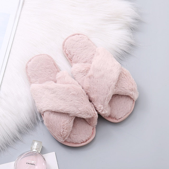 Quarantine & Chill furry slippers "pink"